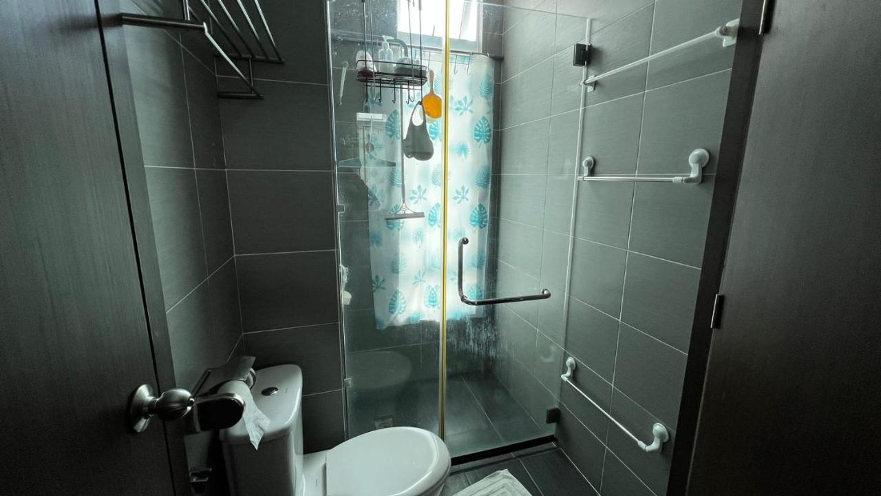 Holiday Home in JB , 2 Bdrm 2 Bthrm Wifi 4 pax - 5