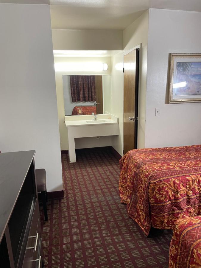 Efficiency Inn — photo 12