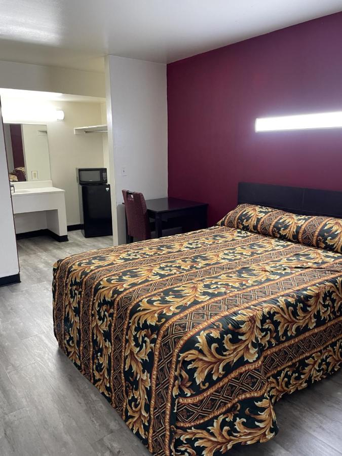 Efficiency Inn — photo 13