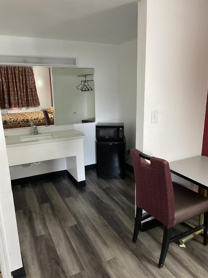 Efficiency Inn — photo 14