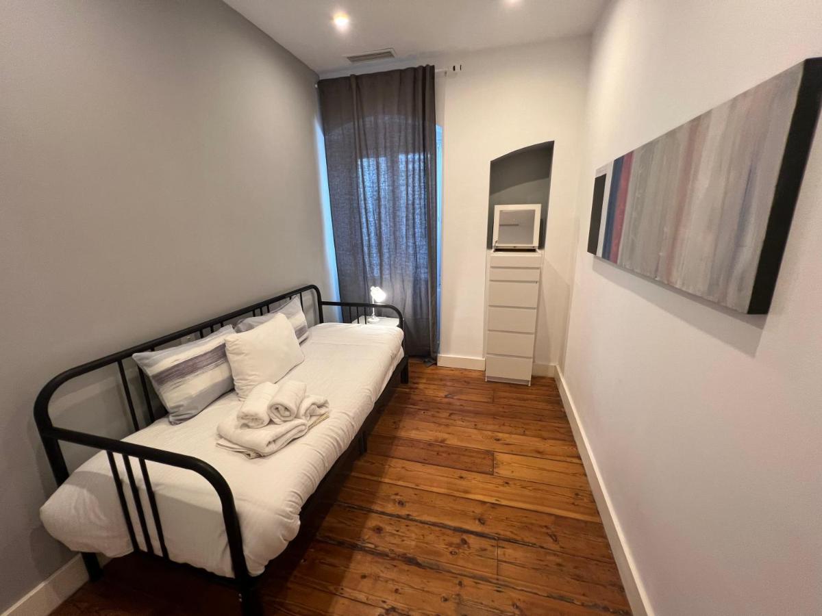 Luxe 2BR Family Oasis in Gibraltar