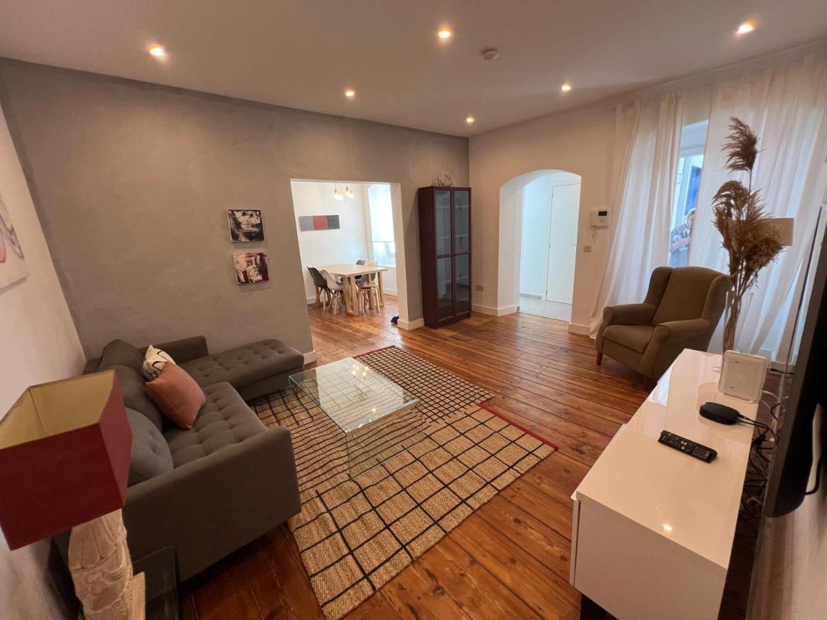 Luxe 2BR Family Oasis in Gibraltar