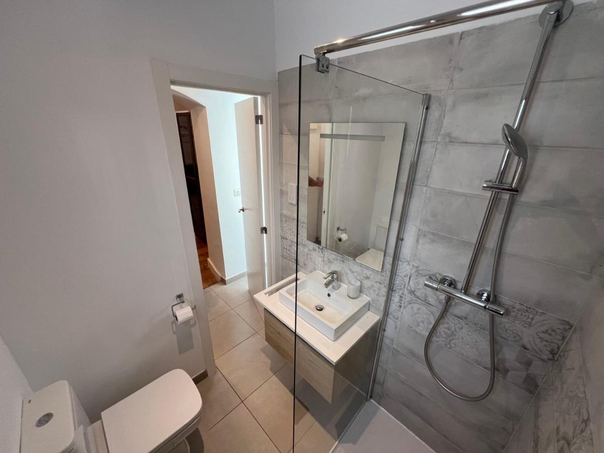 Luxe 2BR Family Oasis in Gibraltar