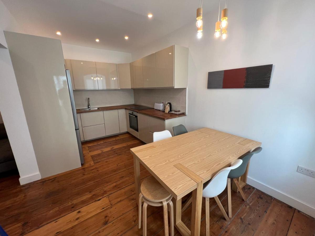 Luxe 2BR Family Oasis in Gibraltar