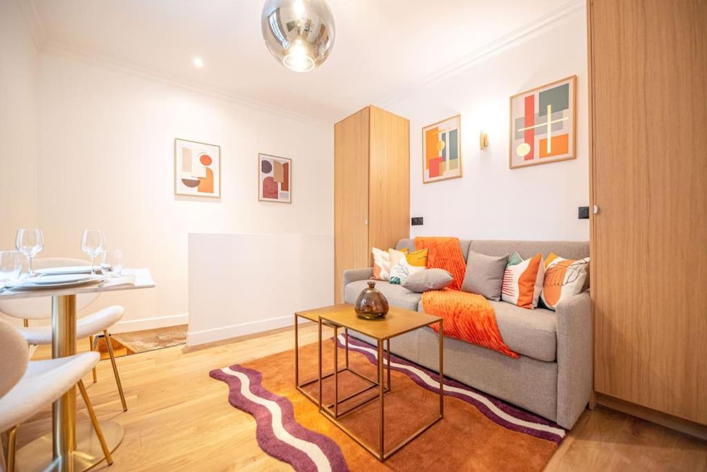 Exposition - Eiffel tower