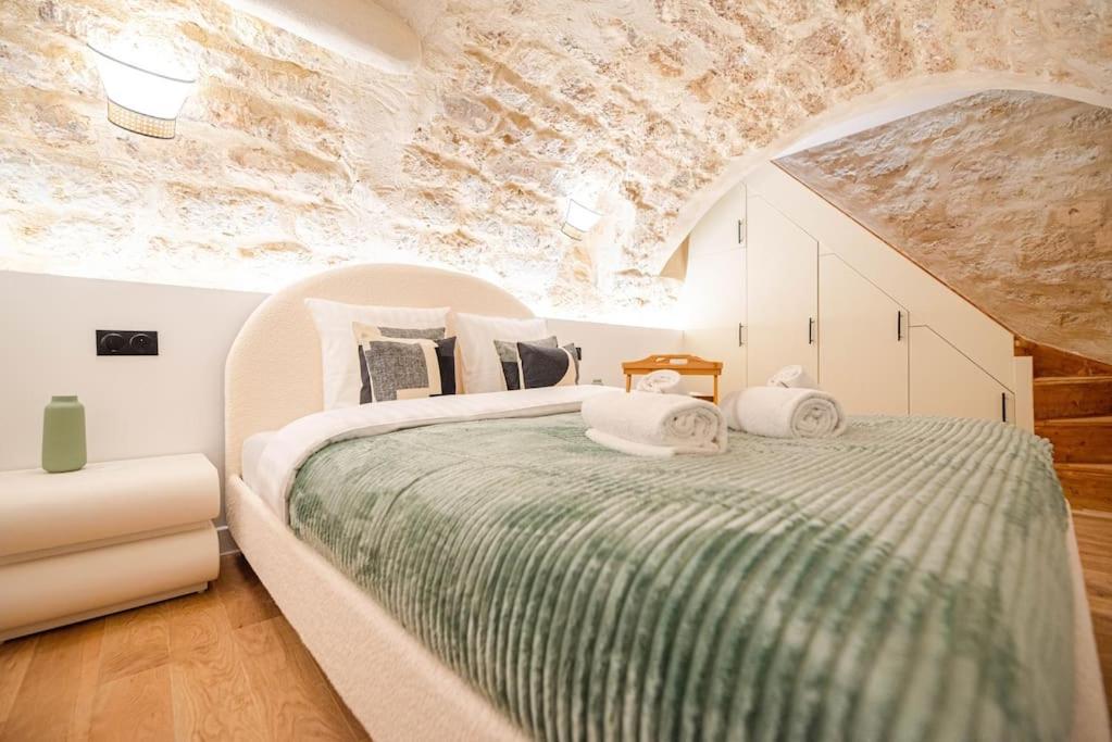 Exposition - Eiffel tower - 2