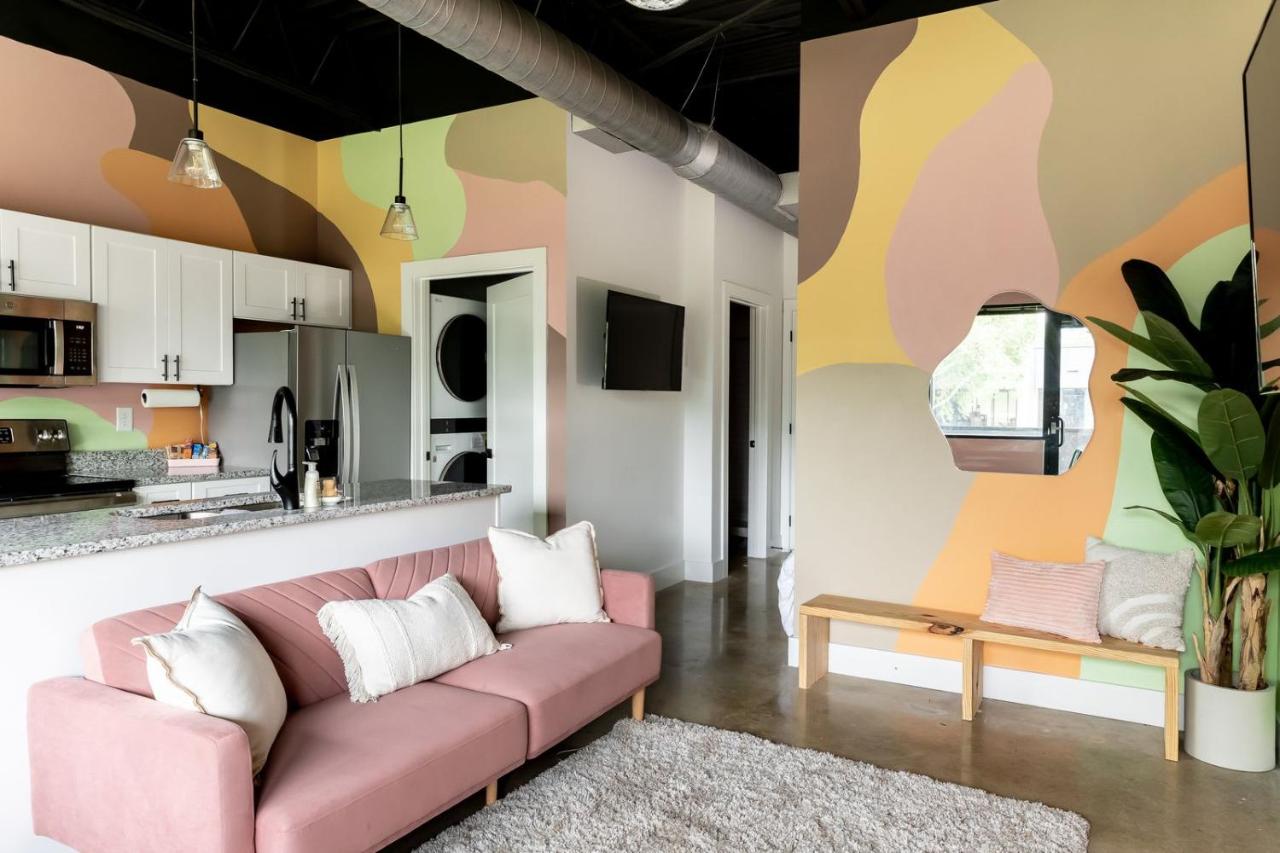 NEW Studio Sleeps 4 - 7 mins to DT