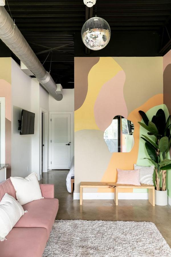 NEW Studio Sleeps 4 - 7 mins to DT - 5