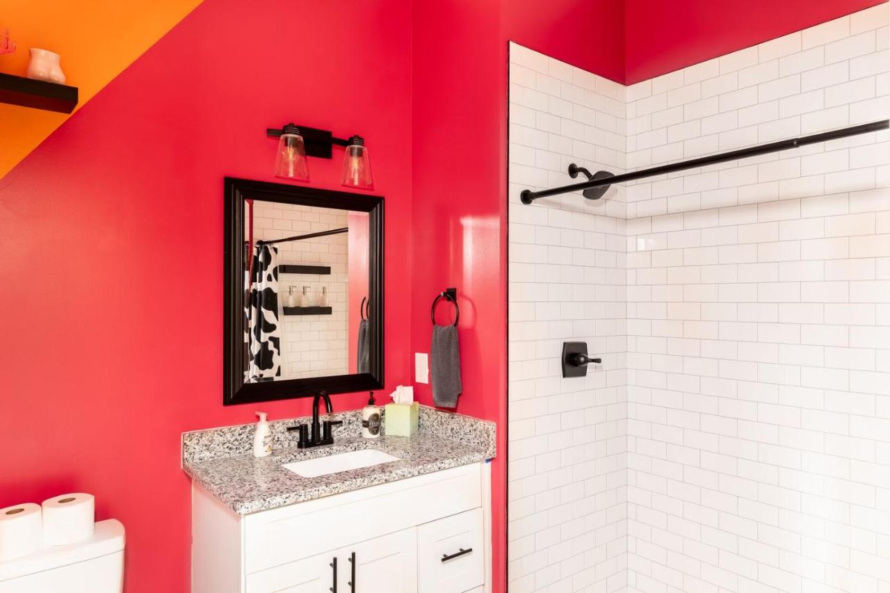 NEW Studio Sleeps 4 - 7 mins to DT - 3