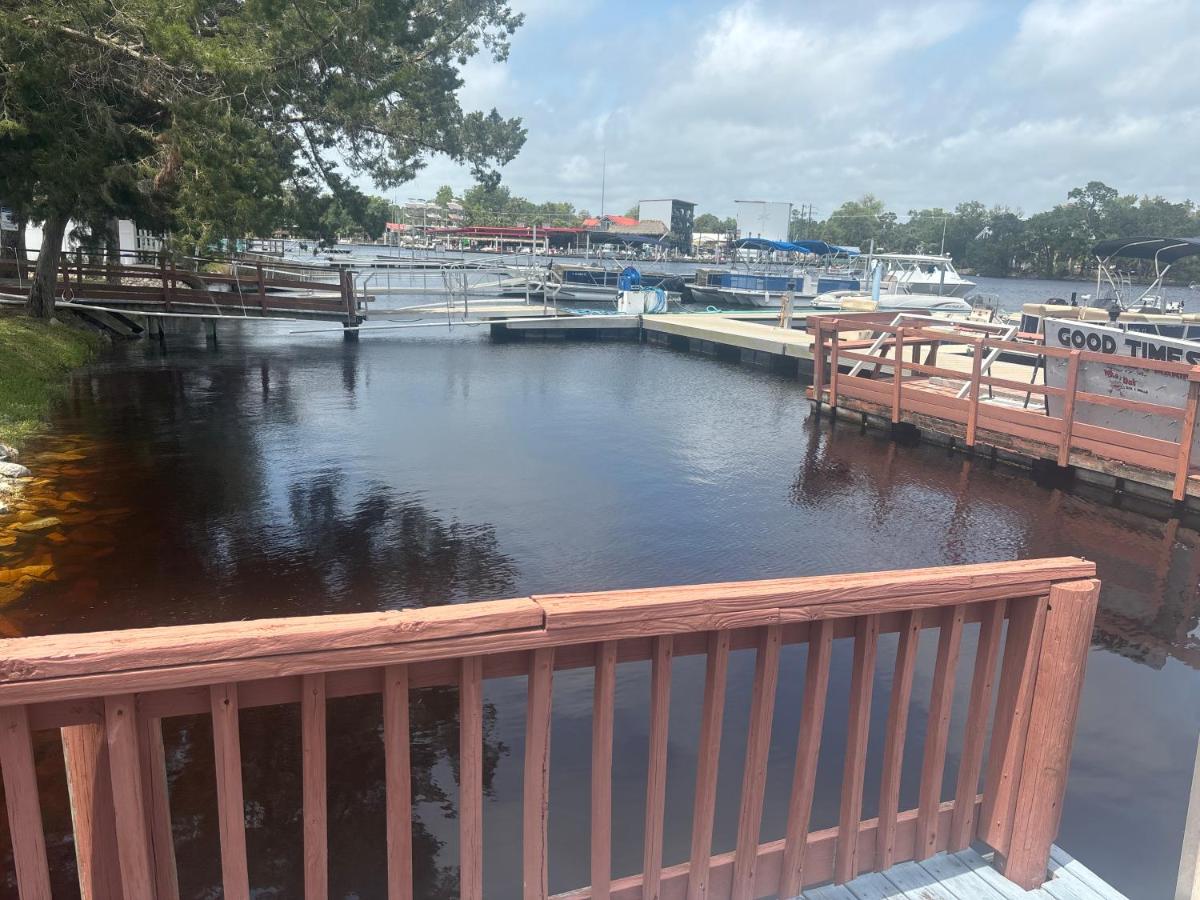 Good Times Motel and Marina — photo 12