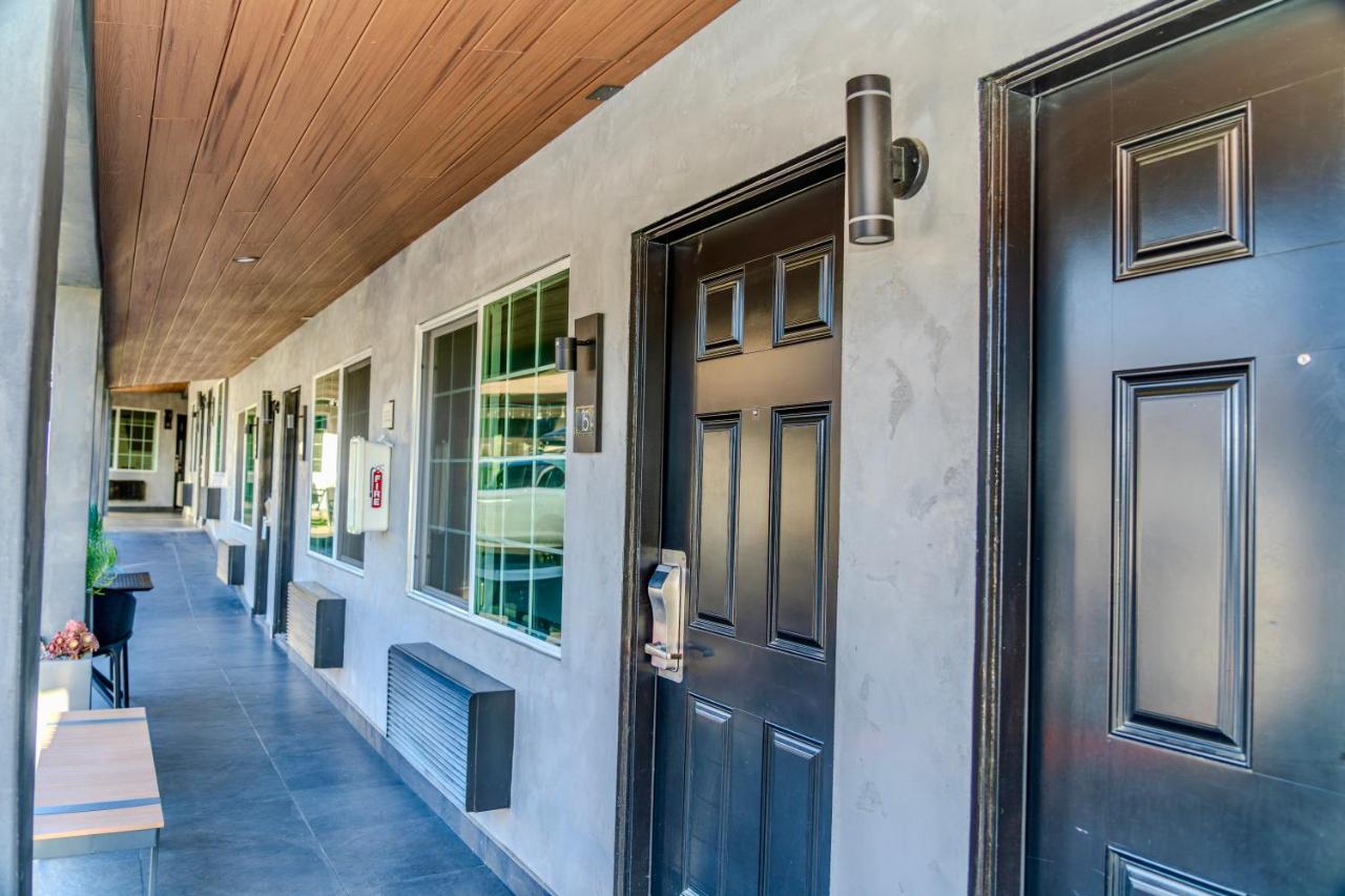 Monterey Surf Inn — photo 13