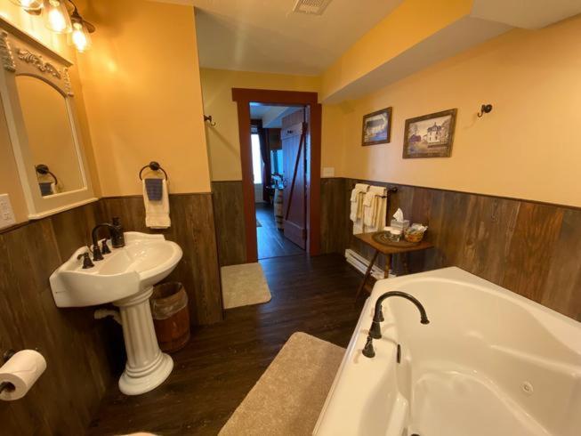 The Swope Manor Bed & Breakfast — photo 10