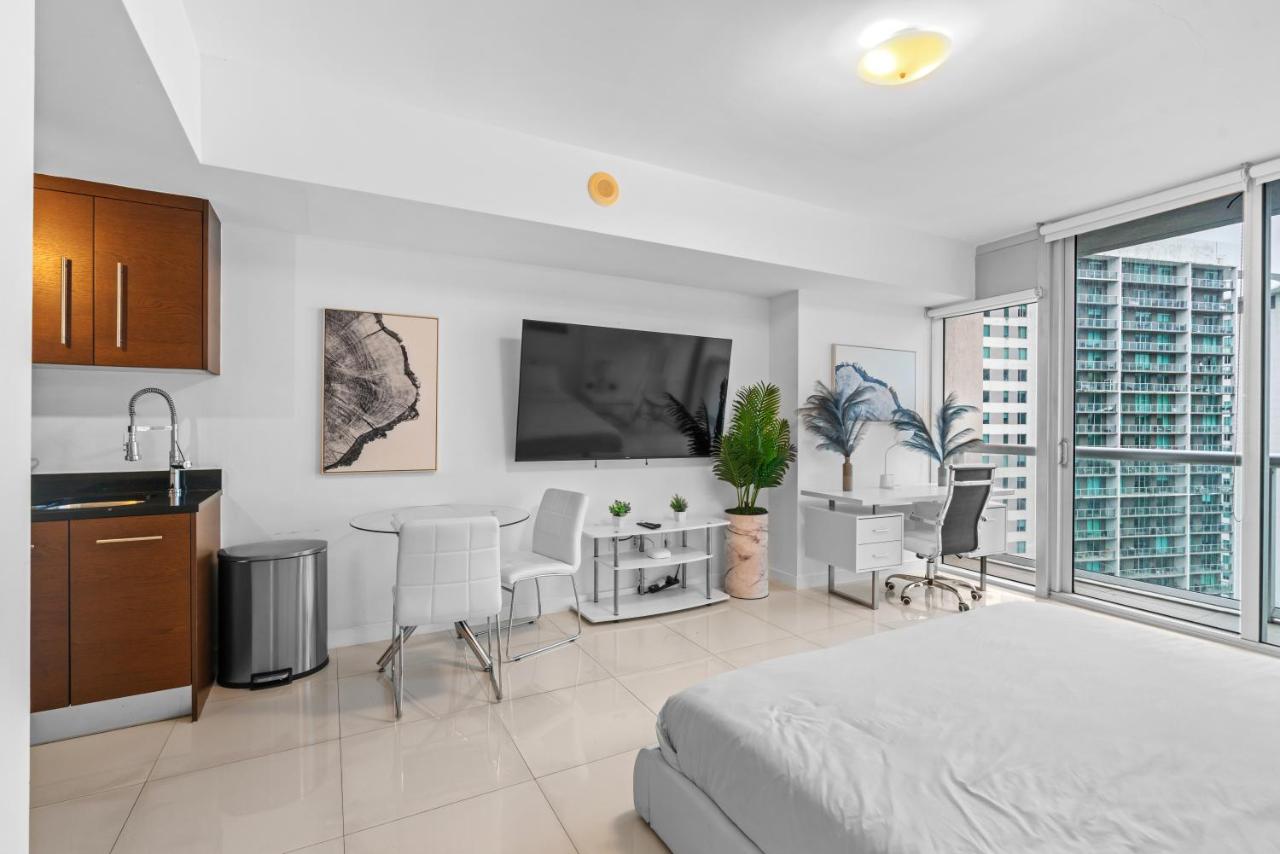Studio in Miami Brickell Business District ICON Residences - 5