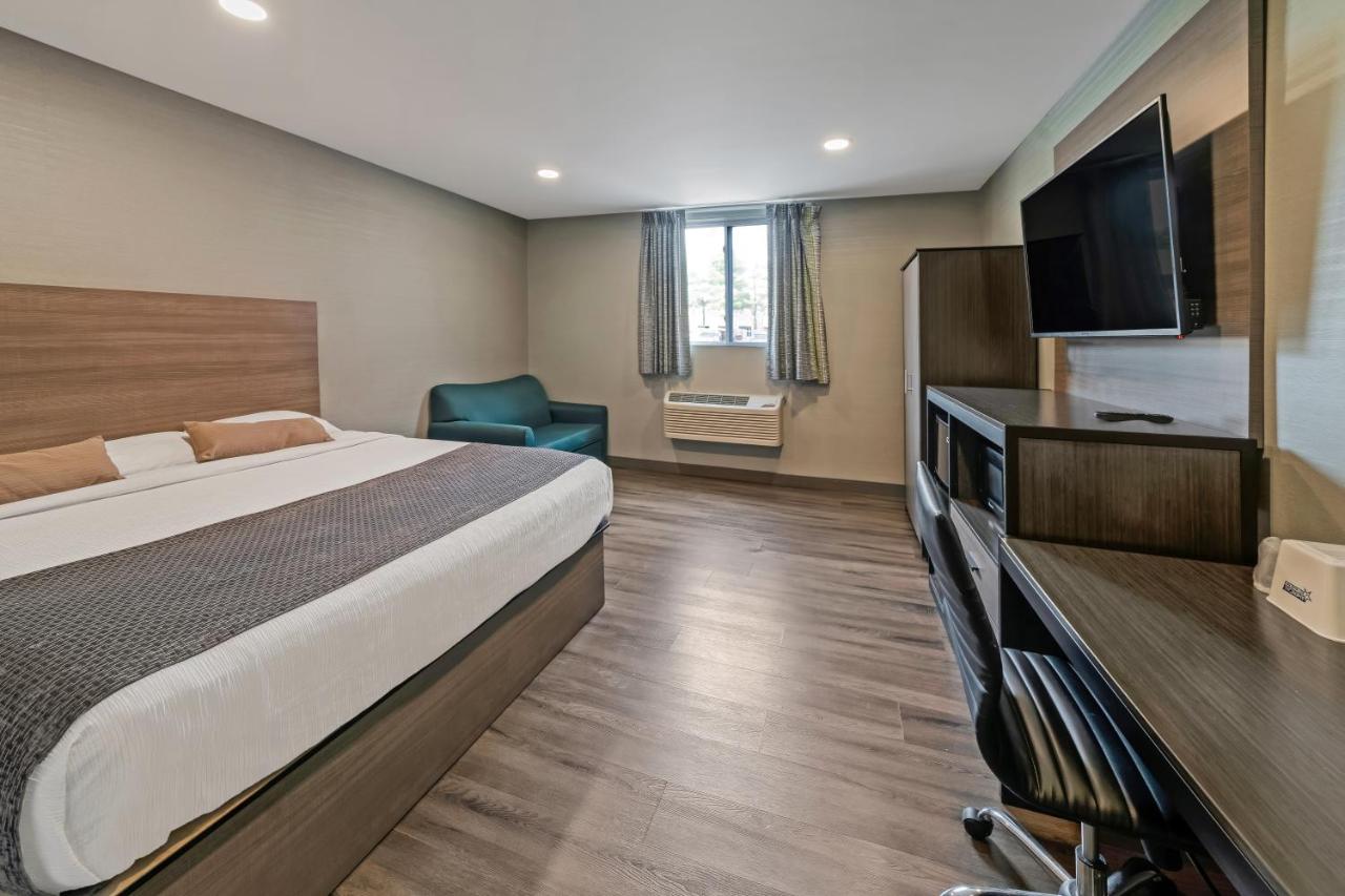 Americas Best Value Inn Foxboro — photo 5