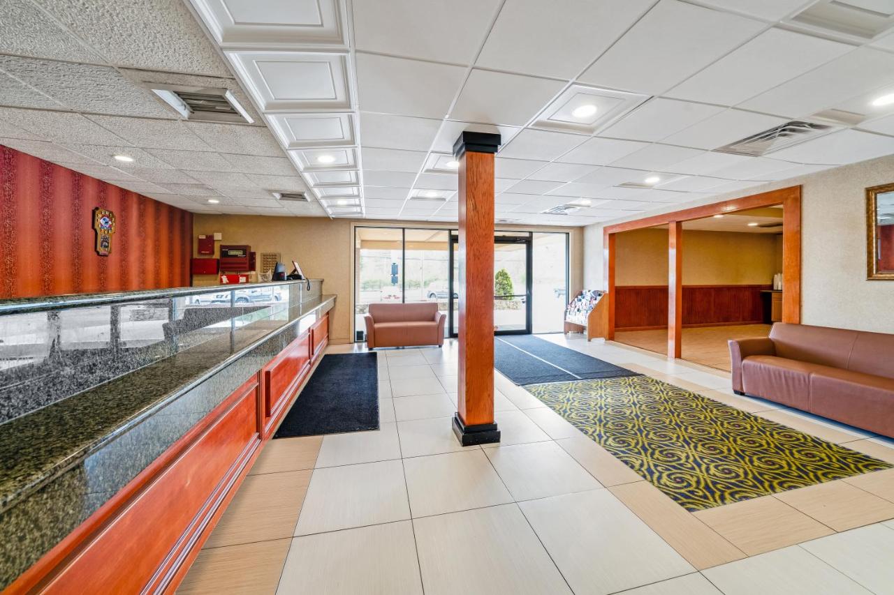 Americas Best Value Inn Foxboro — photo 24