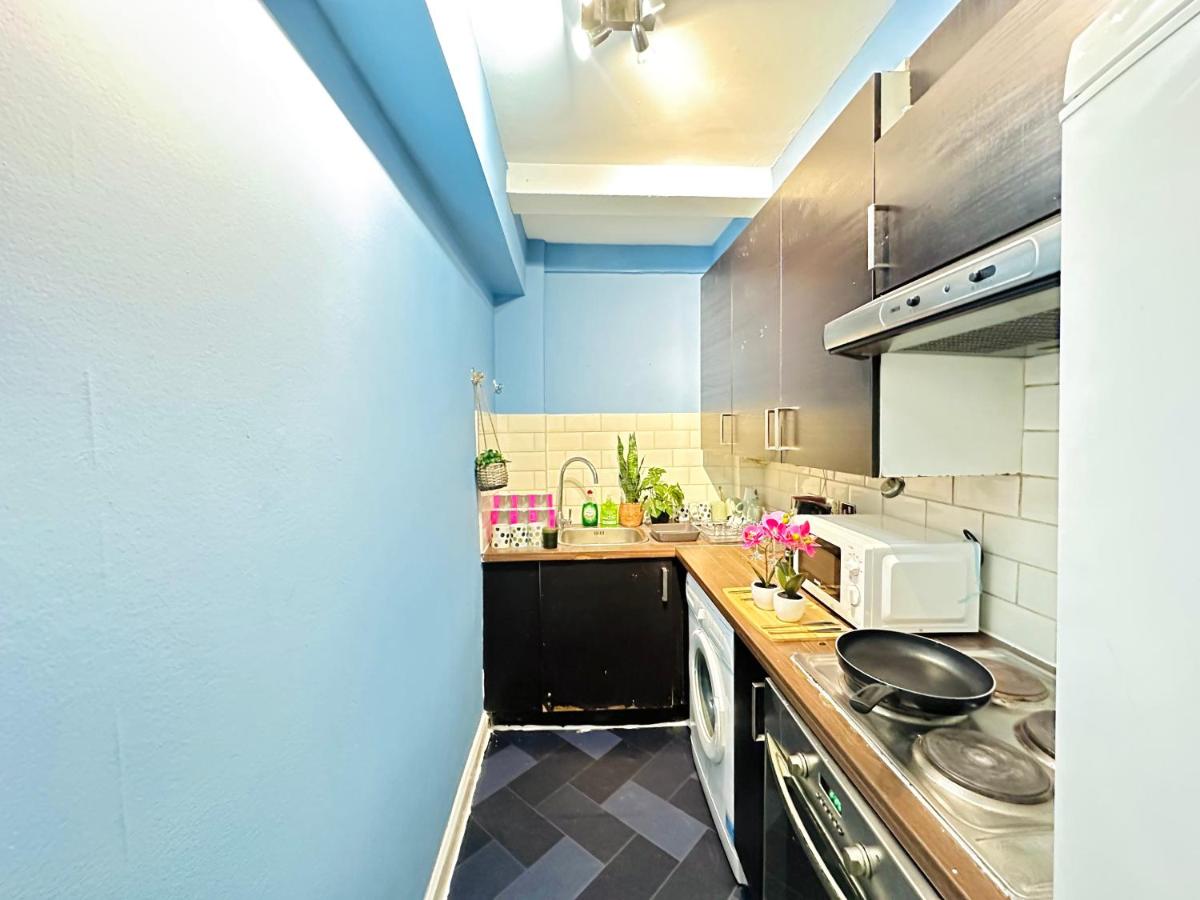 Hyde Park Comfortable Two Bedroom Apartment - 4