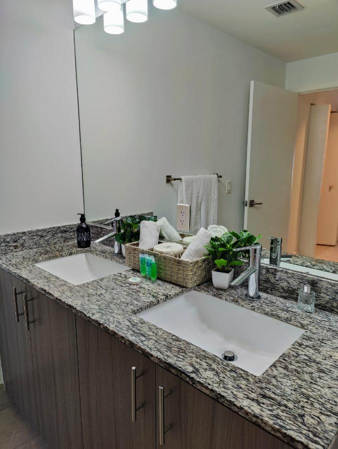 Stylish 1-Bedroom Getaway Apt- pool & gym - 3