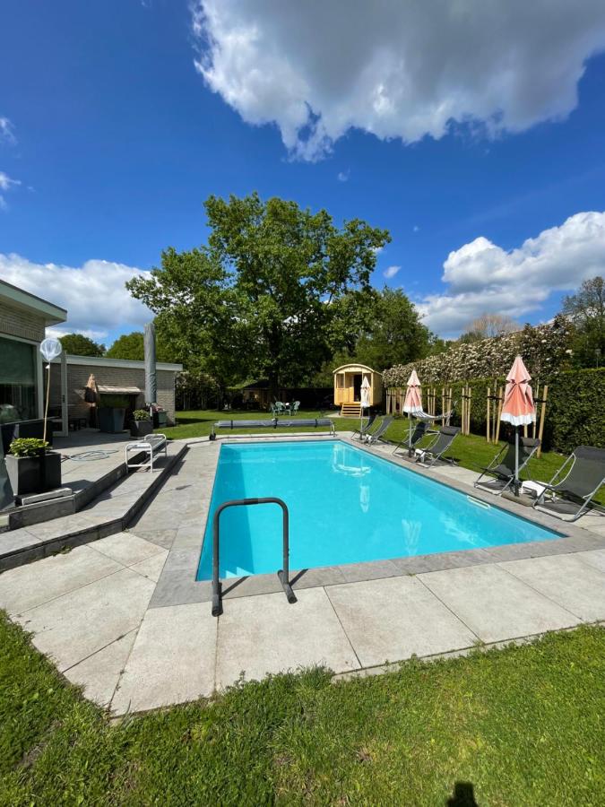 Het zwembad bij of vlak bij B&B Maison Saint Tropez Eindhoven