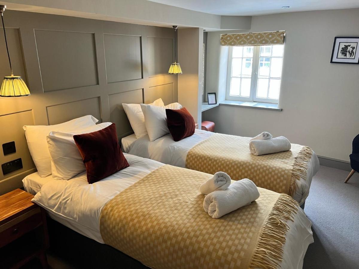 Twin Room with Private Bathroom