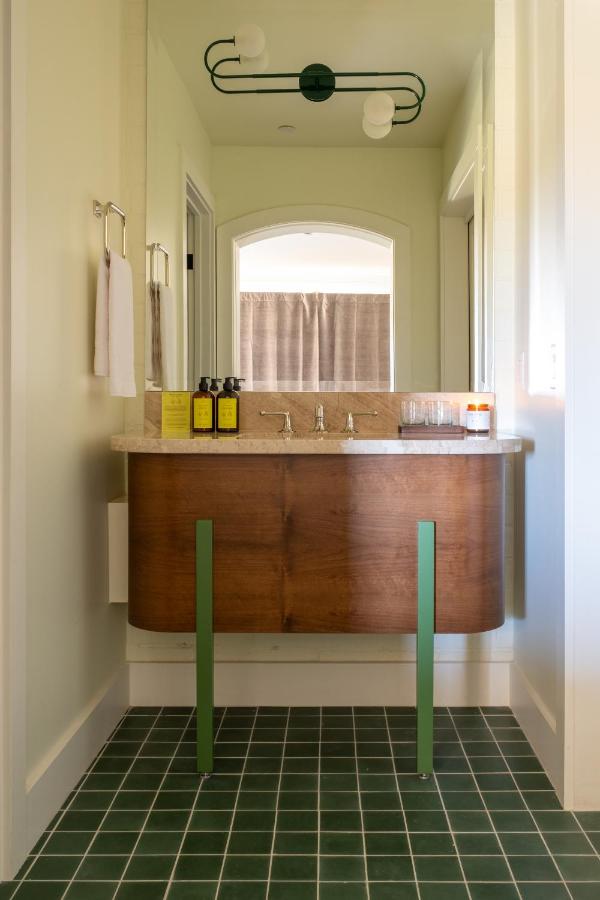 River Lodge Paso - 21 & Over Pool — photo 11