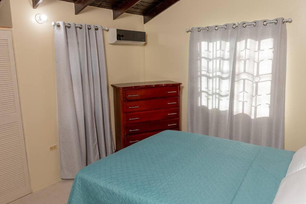 Charming Deluxe 2 bedroom home - 3