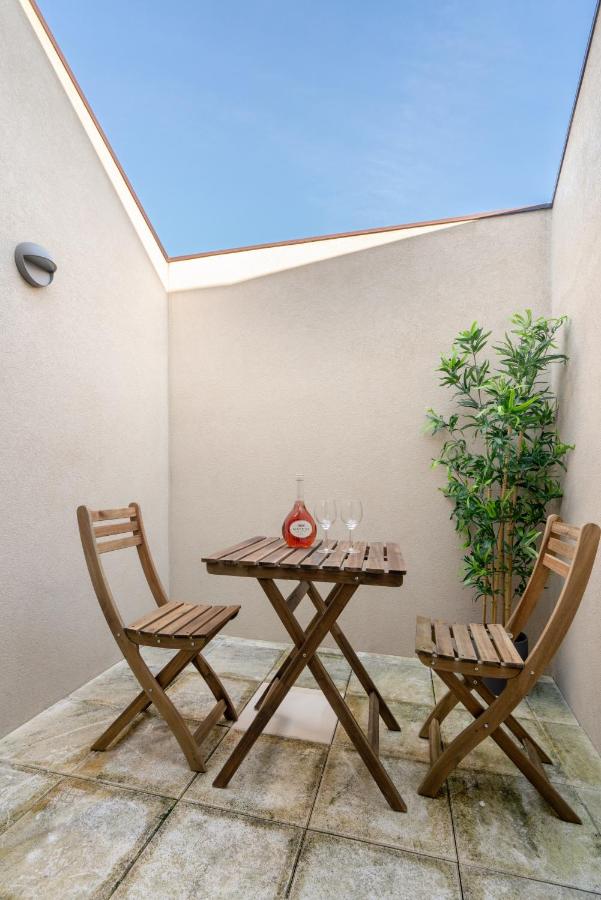 Host Wise - Central Private Flats - Terrace - 4