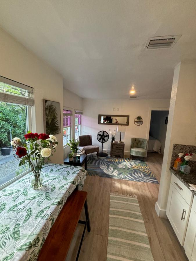 Deluxe Room in best location Miami in a 2 Bedrooms Unit - Parking, Laundry and Luggage Storage - 5