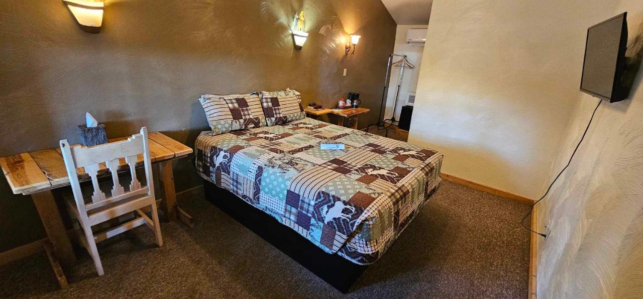 Nine Pines Motel — photo 18