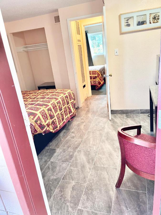 Royal Lodge Motel — photo 15