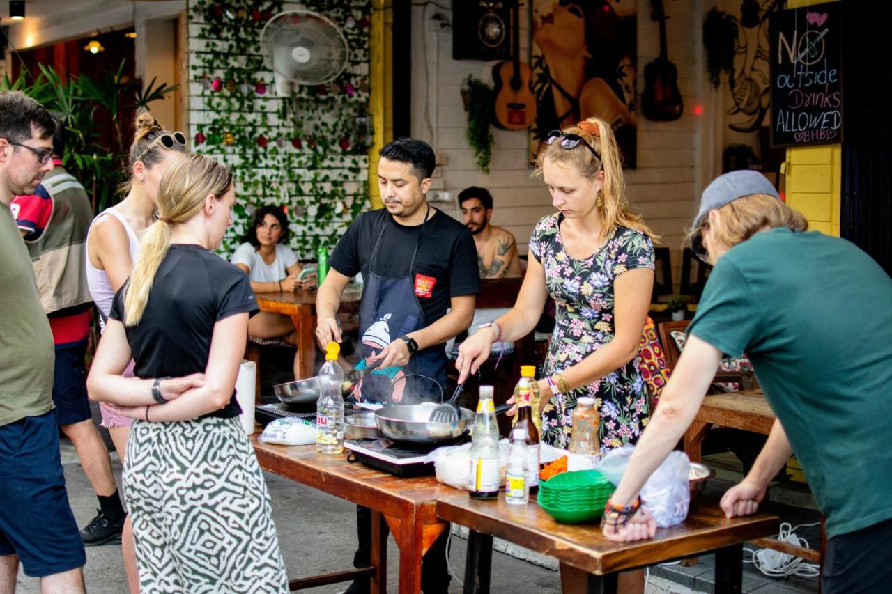 Back Home Backpackers Hostel - 4