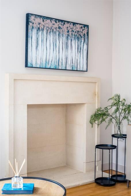 Fantastic, Spacious 2 Bedroom Apartment in Converted Chapel - 4