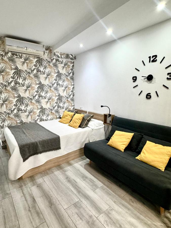 PRECIOSO ESTUDIO FRENTE AL MAR CON PISCINA - 3