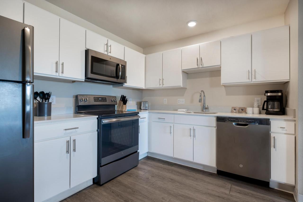 Soka Suites Dallas - Las Colinas — photo 19