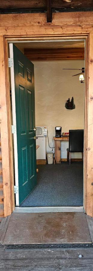 Nine Pines Motel — photo 15