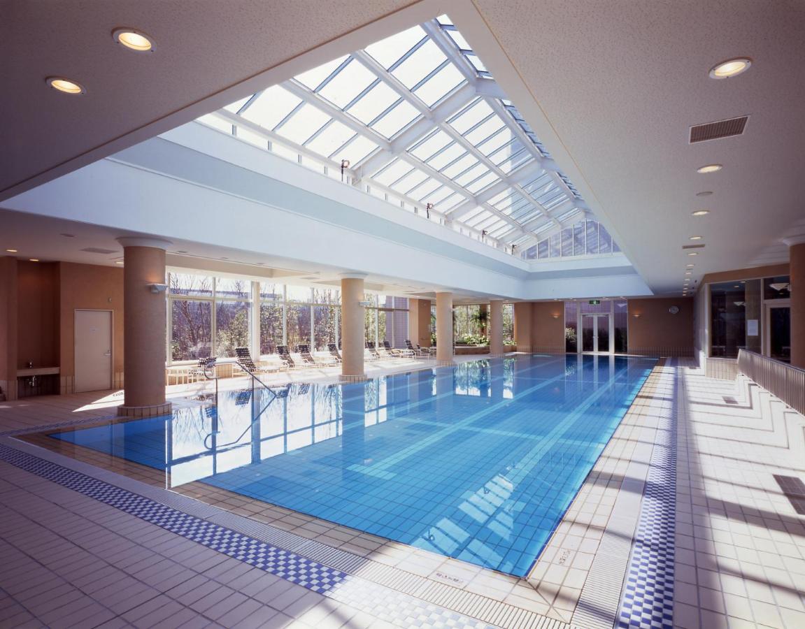 Heated swimming pool: Okura Akademia Park Hotel