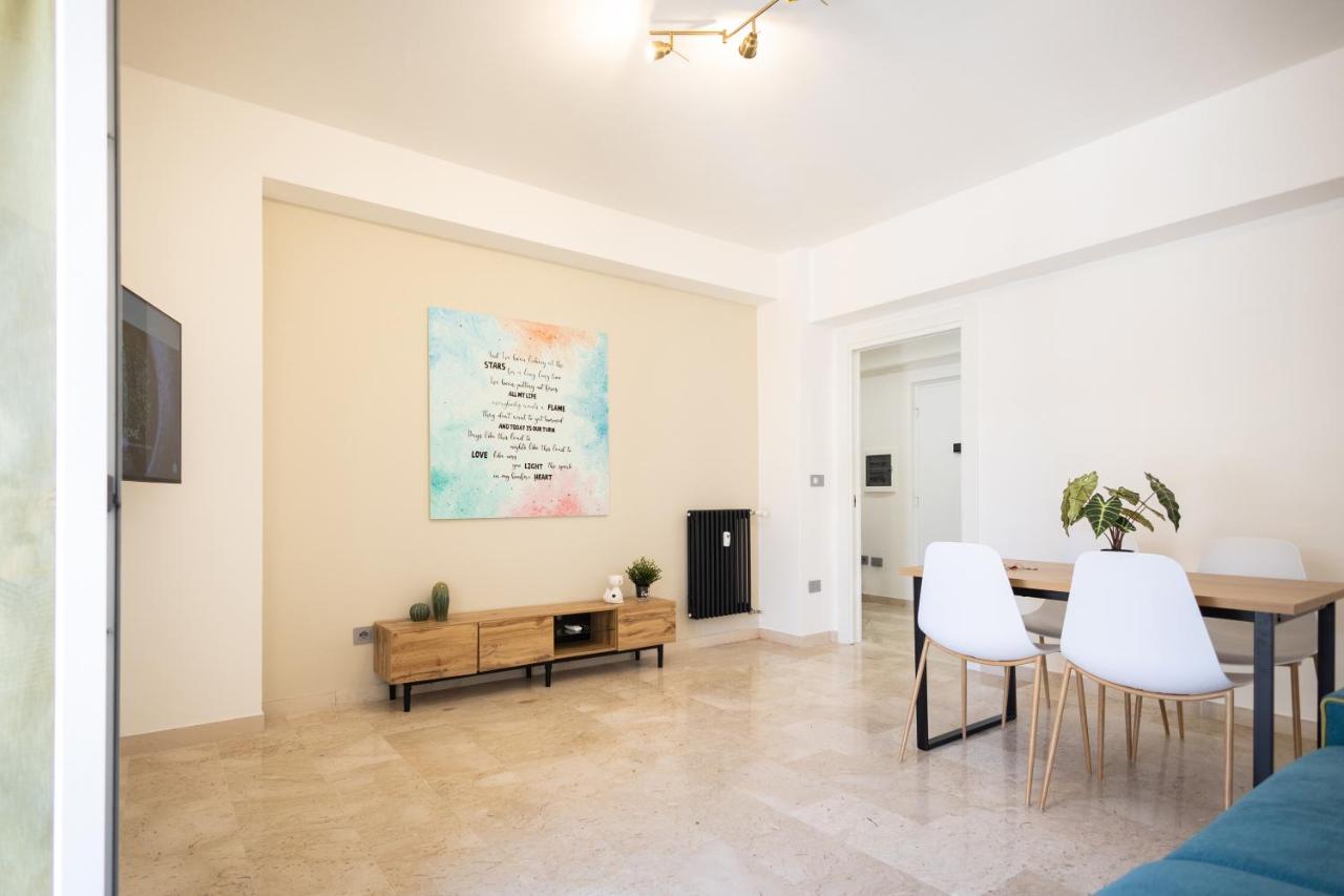 Marconi white flower house - 5