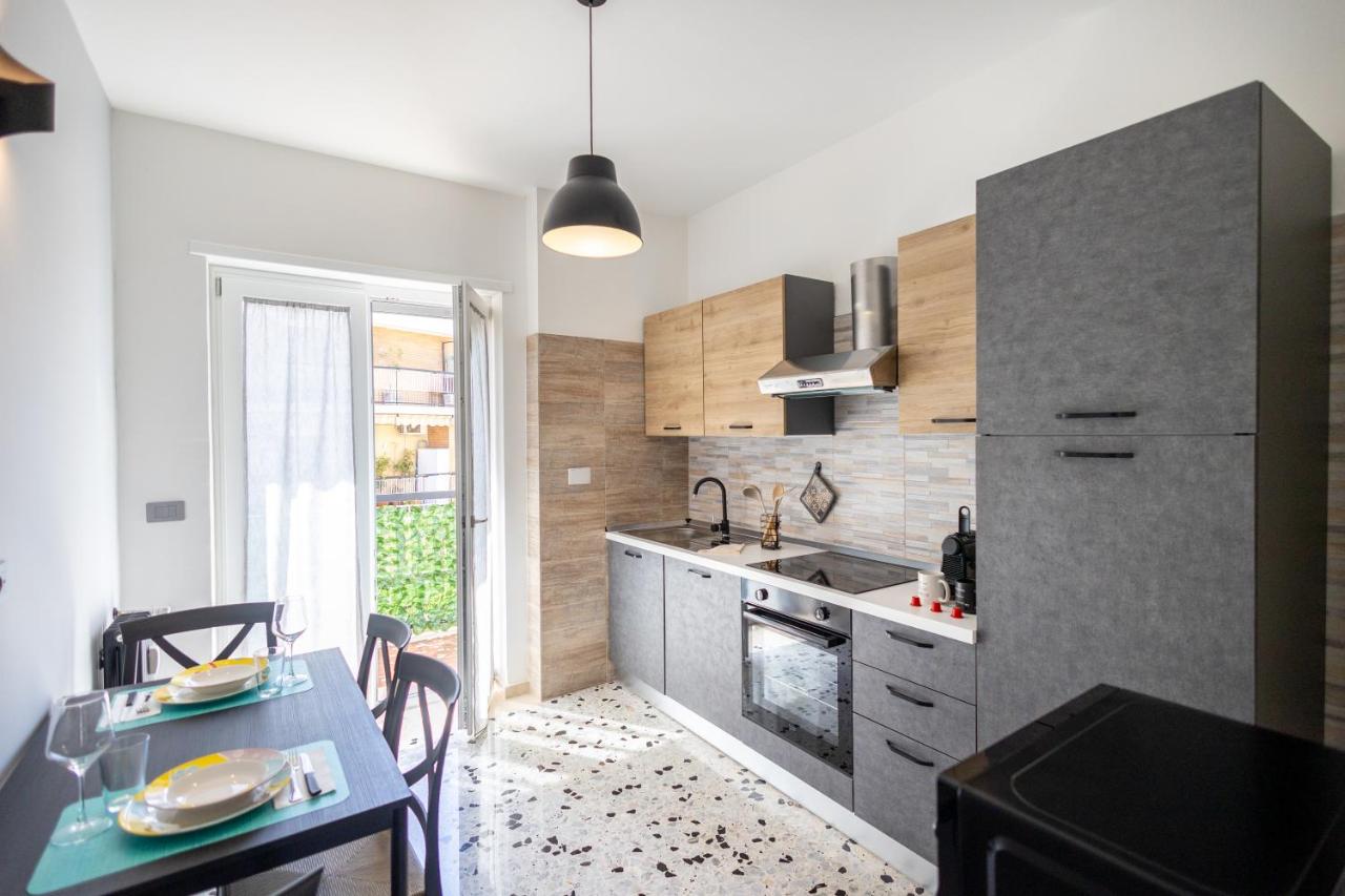 Marconi white flower house - 4