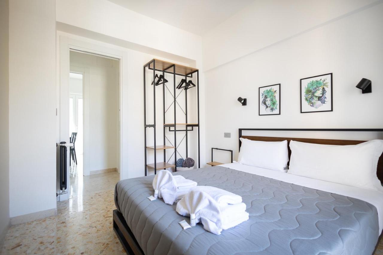 Marconi white flower house - 2