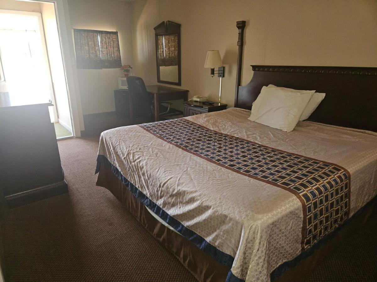 Budget Inn — photo 15