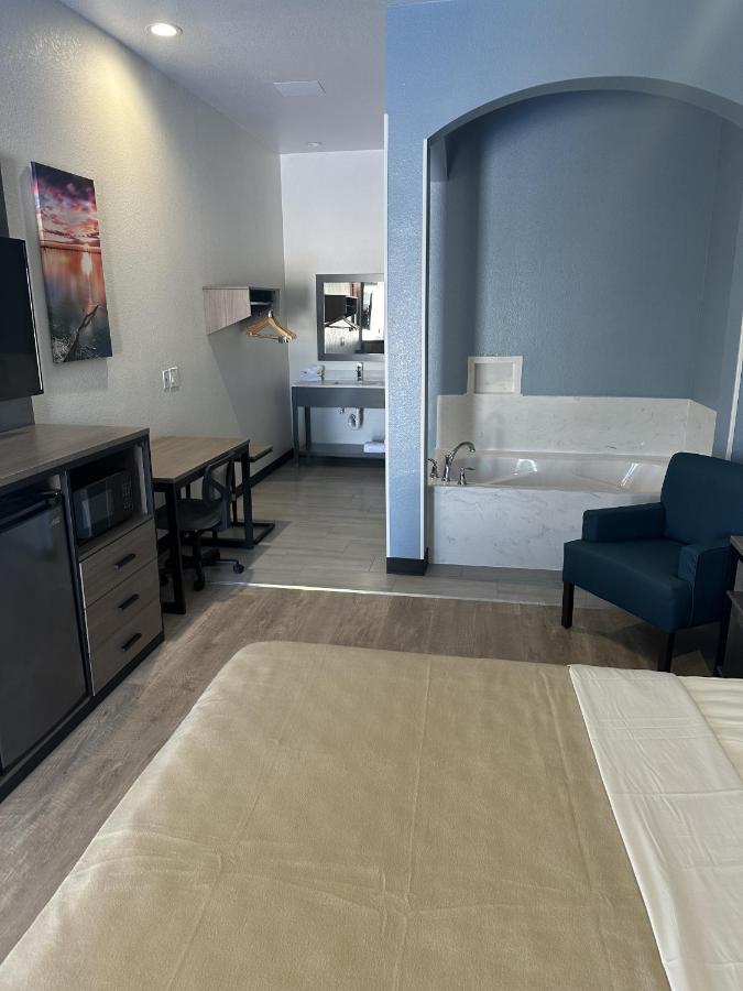 M&M INN and Suites — photo 12