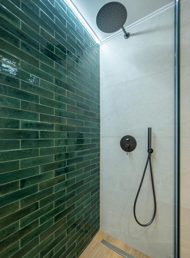 Derouse Othon Suite with Hydromassage Jacuzzi - 4