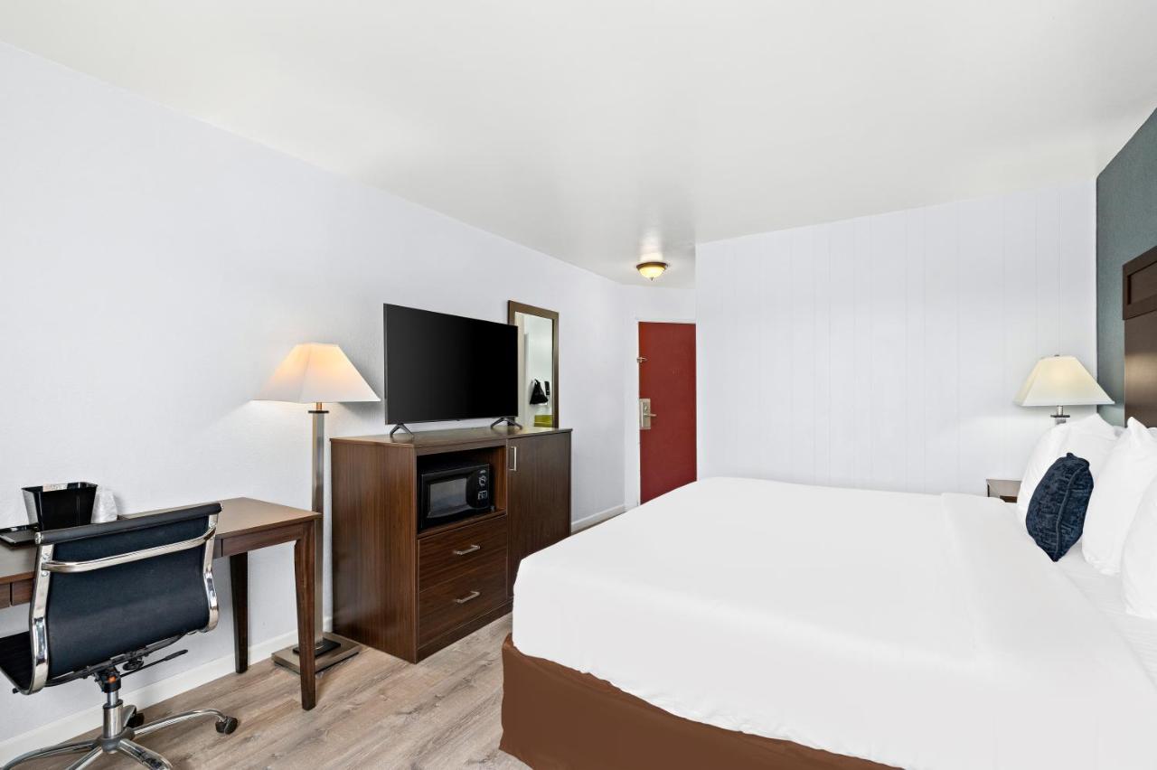 Economy Inn — photo 18