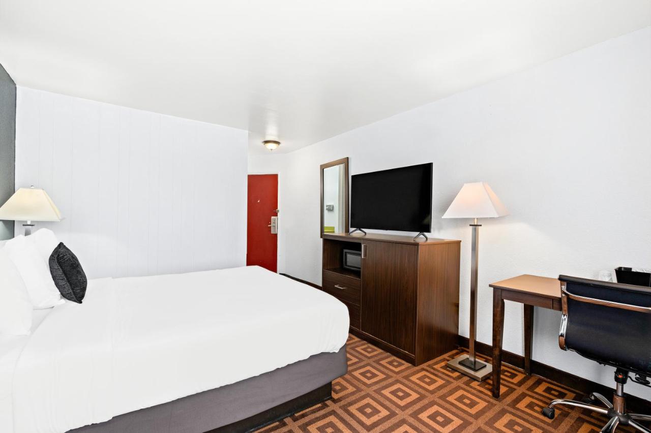 Economy Inn — photo 22