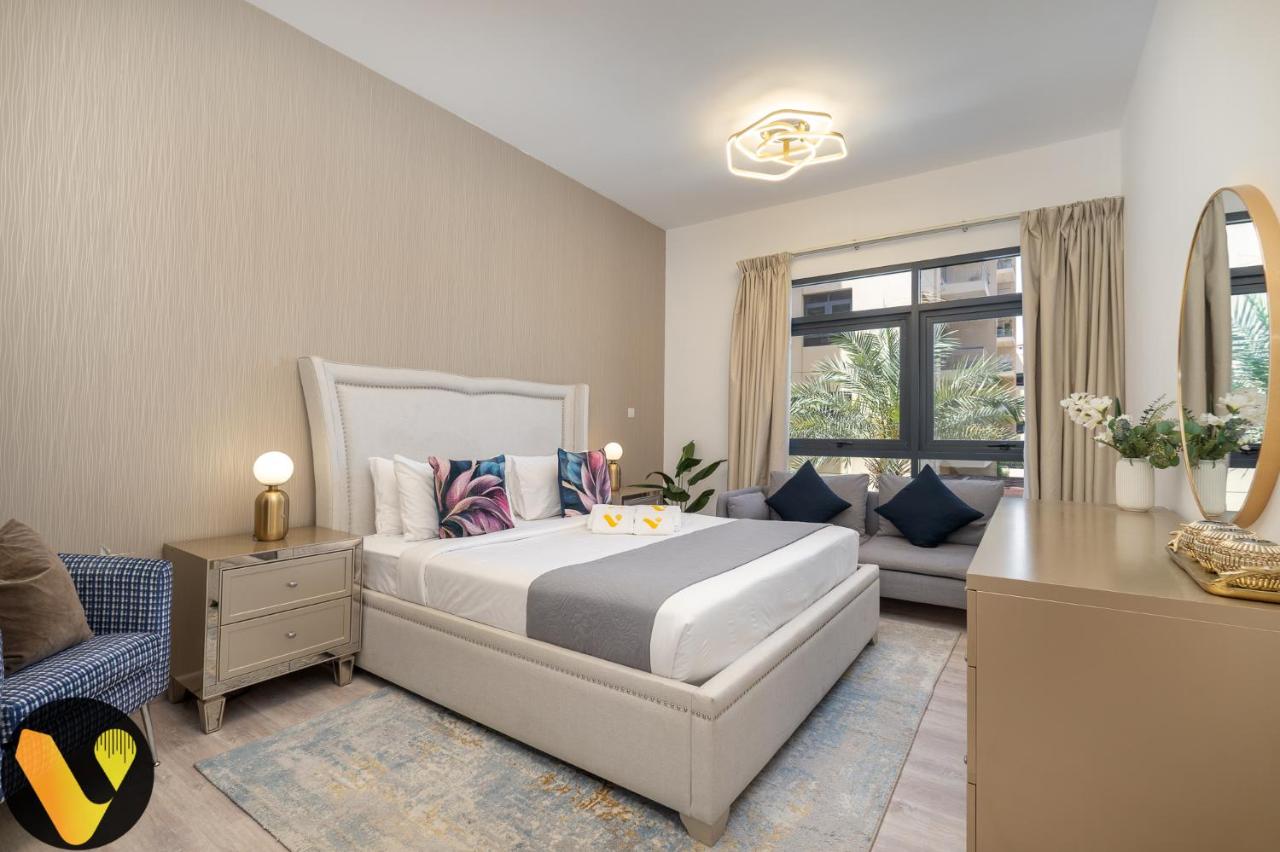 Vogue Vacation Homes, The Greens Al Sidir near Mall of The Emirates, Three Bedroom Apartment with Balcony and full access to all amenities - 4