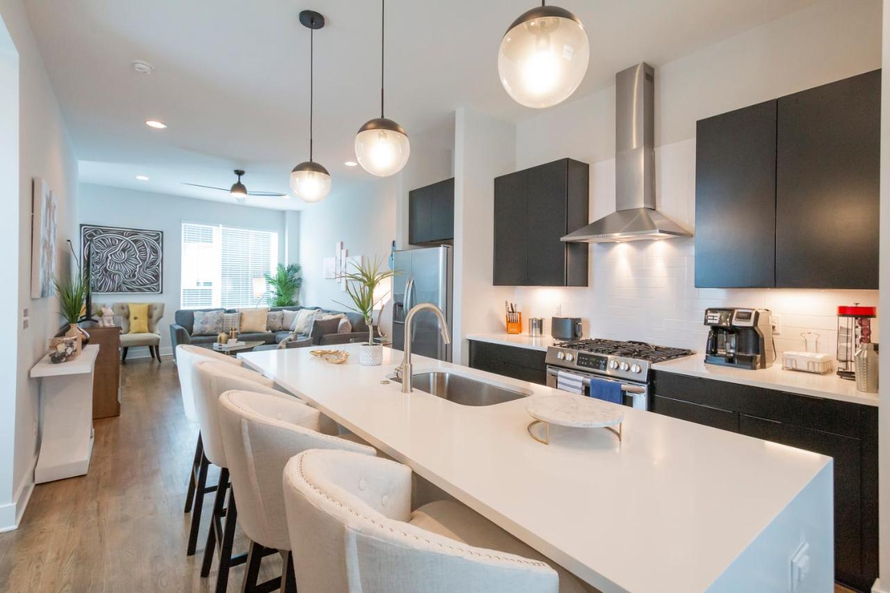 Luxury Townhome Skyline Views Mins To DT - 2