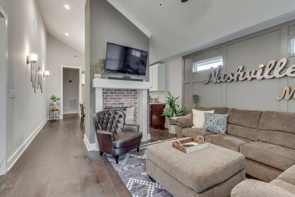 New Spacious Home 2 Miles From Downtown - 3