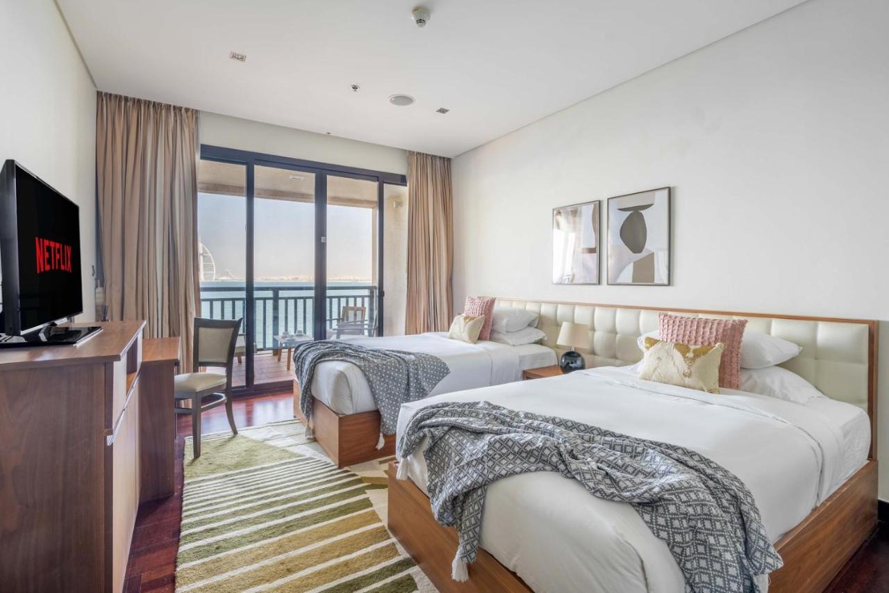 GuestReady - Burj Al Arab view at Royal Amwaj - 5