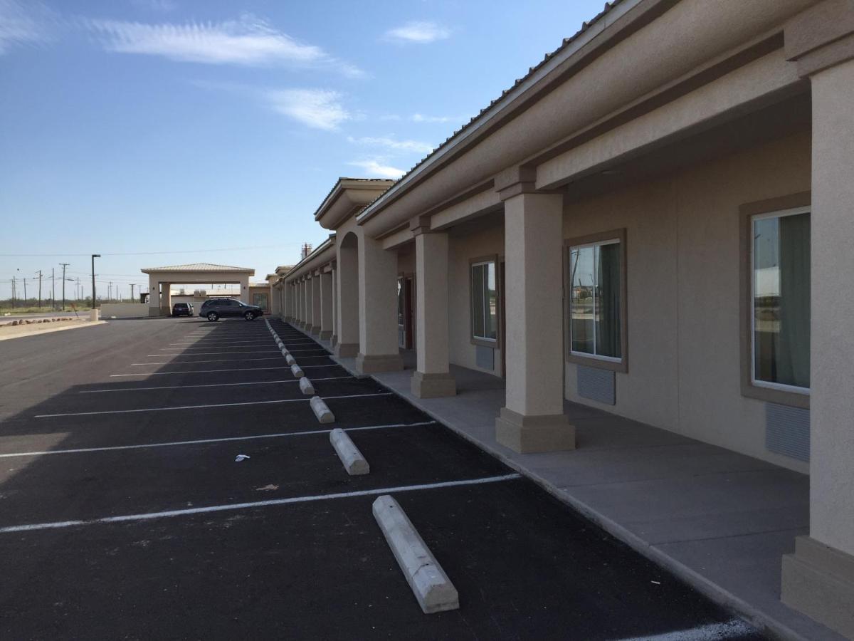 La Bonita Inn & Suites - Crane — photo 12