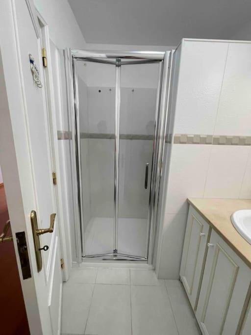 2 bed beachfront APT with pool and ocean view - 3