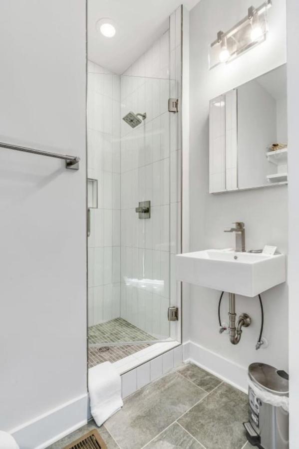 East Nashville Townhome 5min to Grand Ole Opry! Rooftop Deck, Grill, TV and Golf - 3